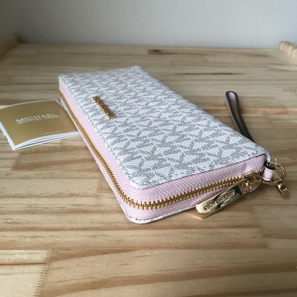 Michael Kors Wallet🎈🎈 - Picture 3 of 7